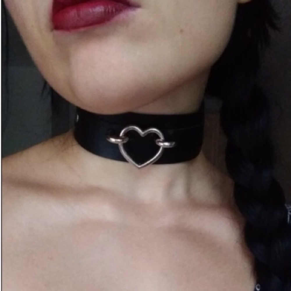 Sexy Harajuki  Handmade Punk Leather Heart Choker - Picture 2 of 5